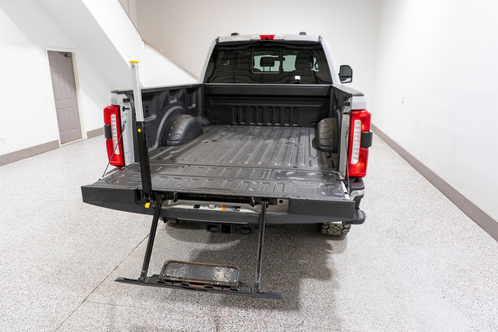 2025 Ford F-250 Image 11