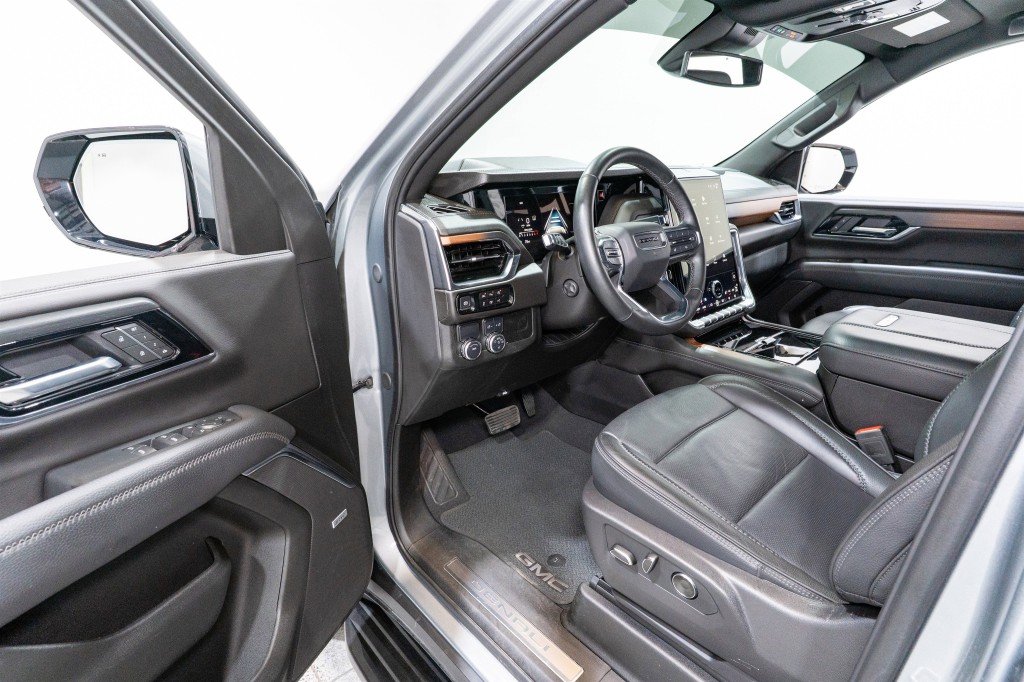 2025 GMC Yukon Image 12