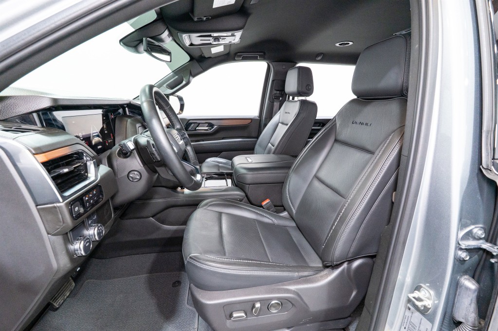 2025 GMC Yukon Image 17