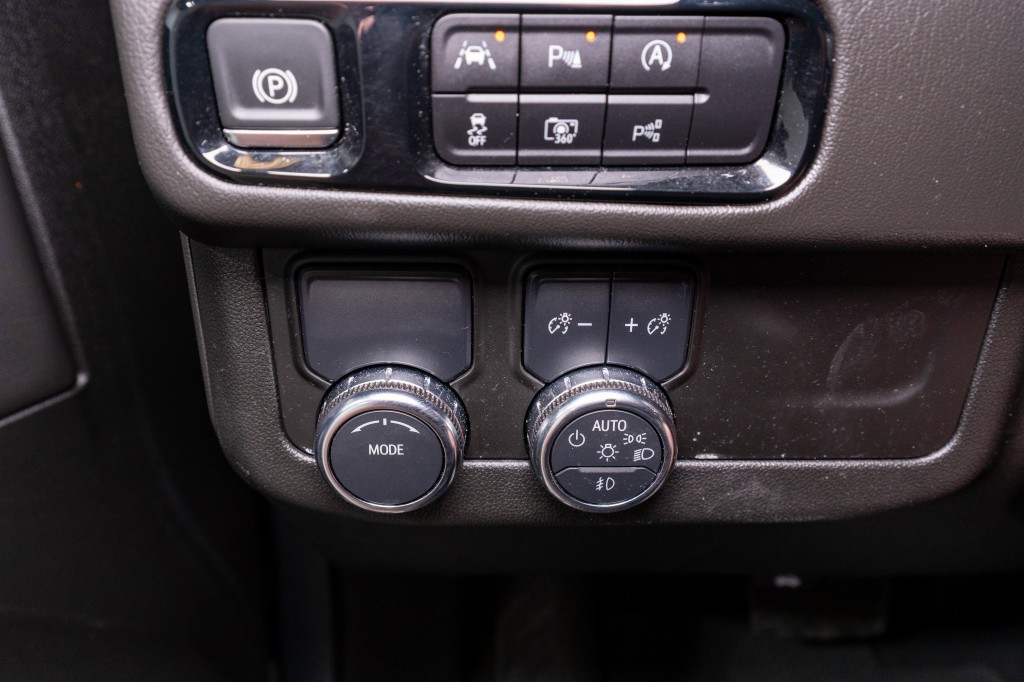 2025 GMC Yukon Image 32