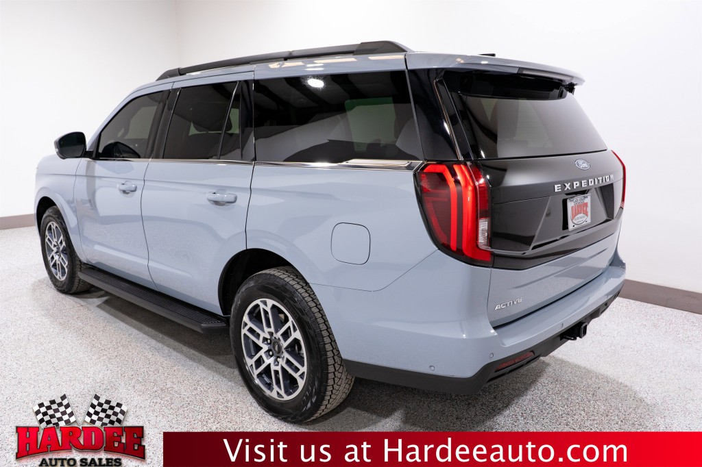 2025 Ford Expedition Image 3