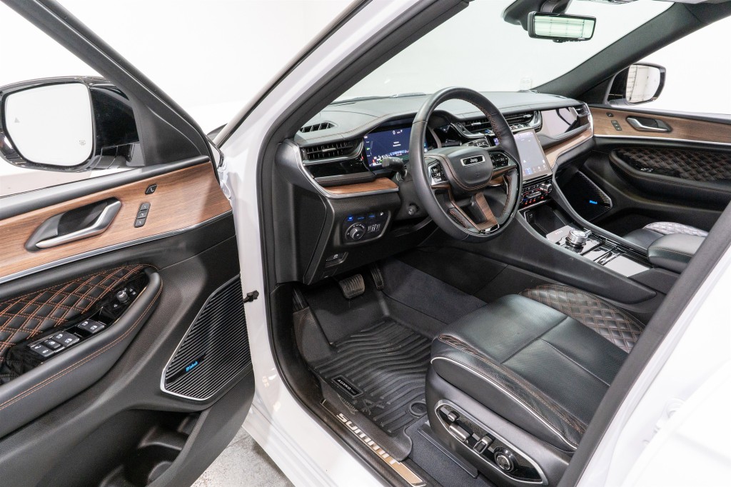 2023 Jeep Grand Cherokee Image 12