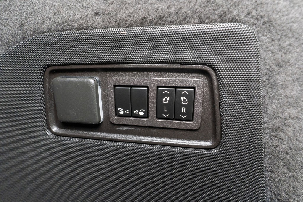 2023 Cadillac Escalade Image 40