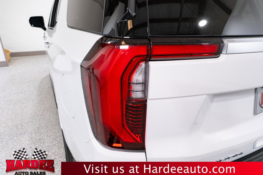 2025 GMC Yukon Image 9