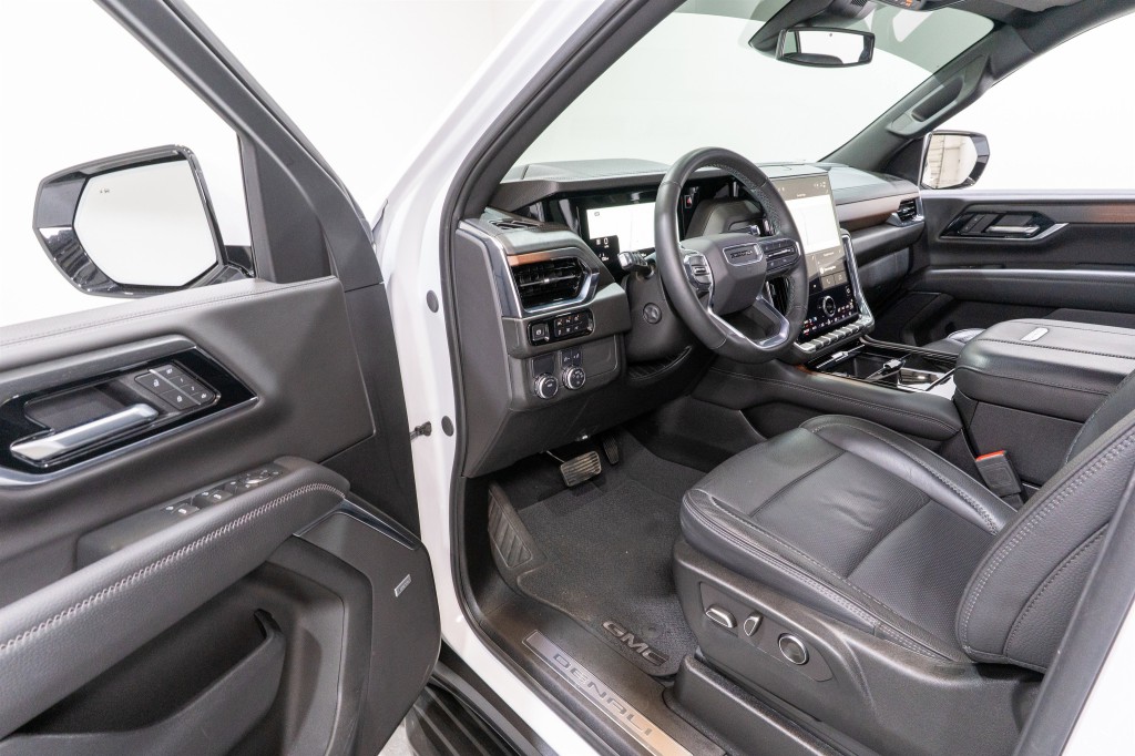 2025 GMC Yukon Image 12