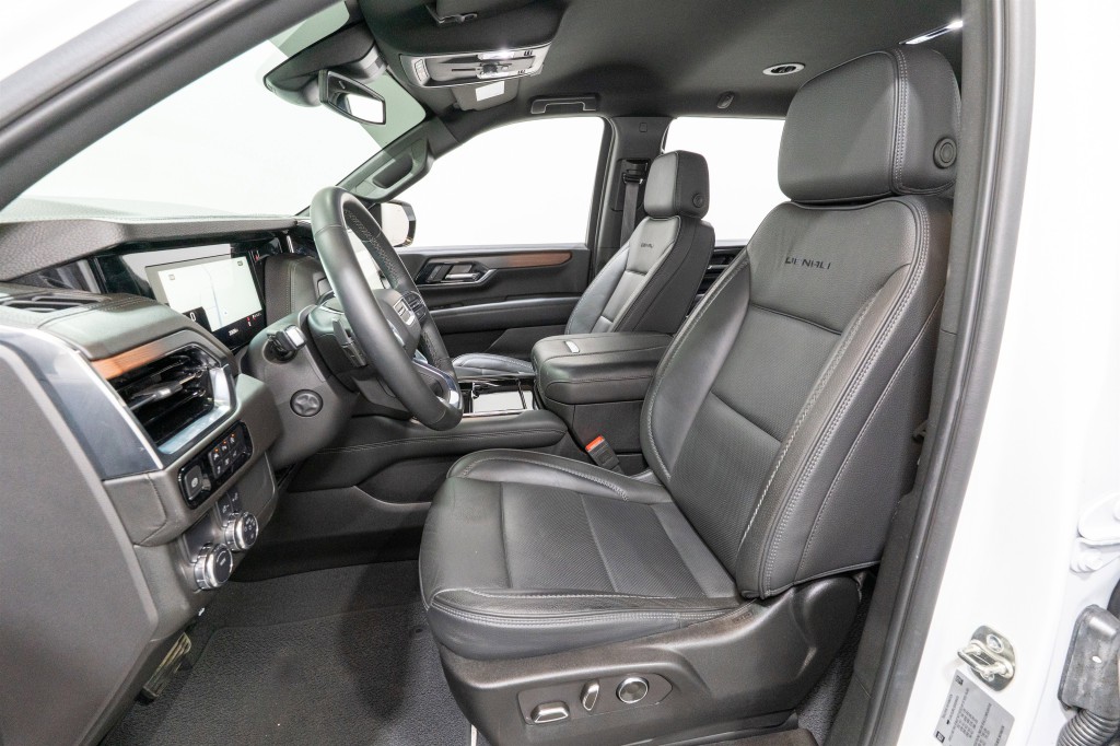 2025 GMC Yukon Image 17