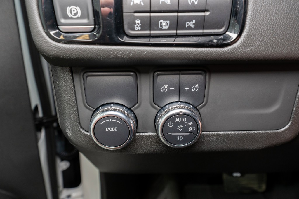 2025 GMC Yukon Image 32