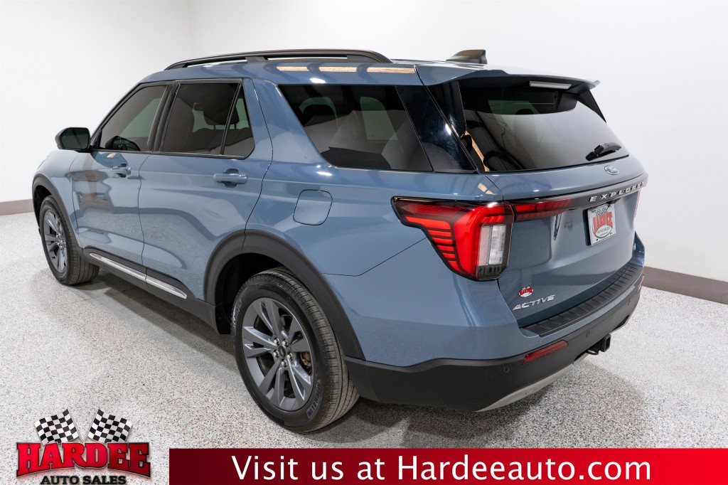2025 Ford Explorer Image 3