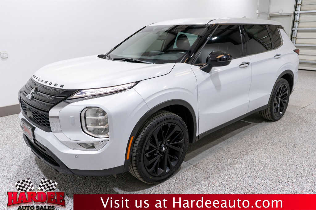2023 Mitsubishi Outlander Image 2