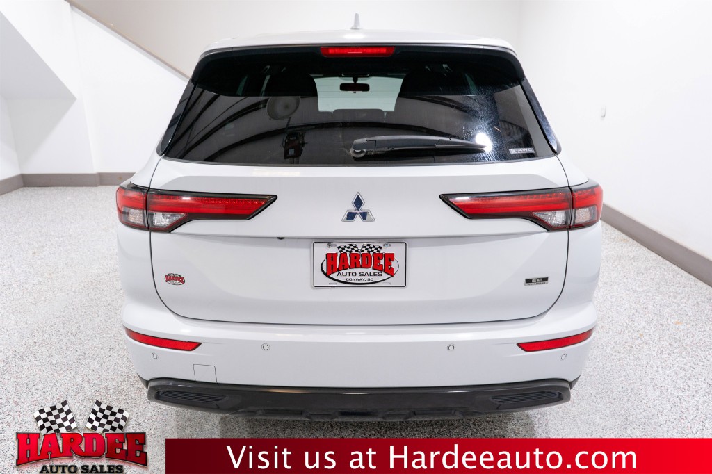 2023 Mitsubishi Outlander Image 4
