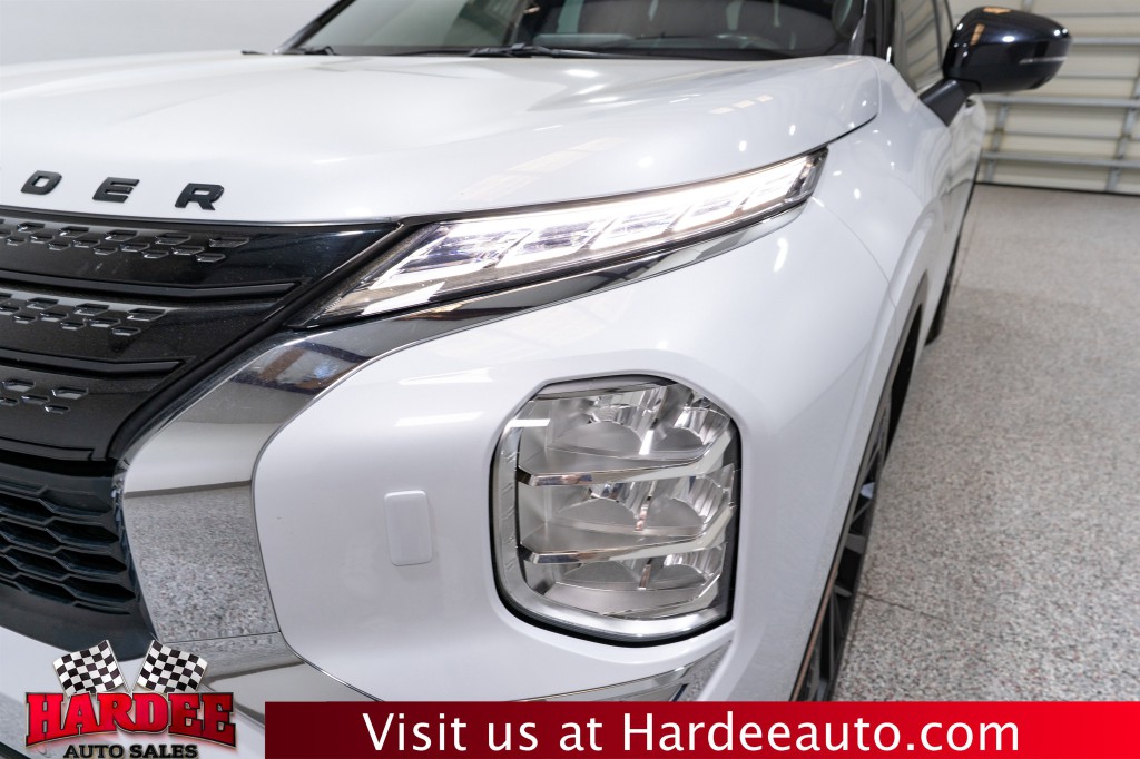 2023 Mitsubishi Outlander Image 8