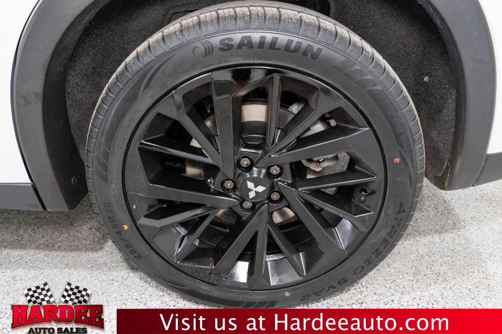 2023 Mitsubishi Outlander Image 10