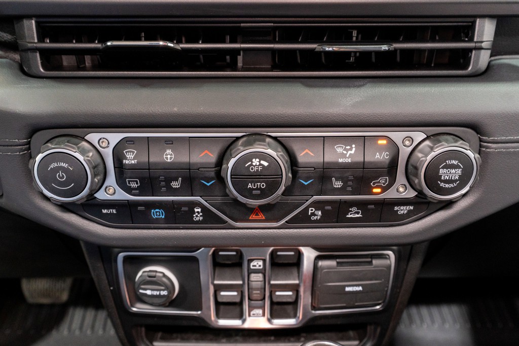 2024 Jeep Wrangler Image 21