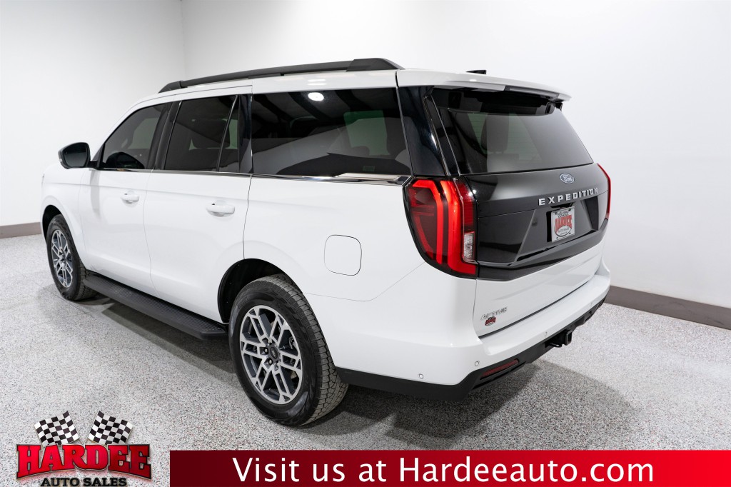 2025 Ford Expedition Image 3