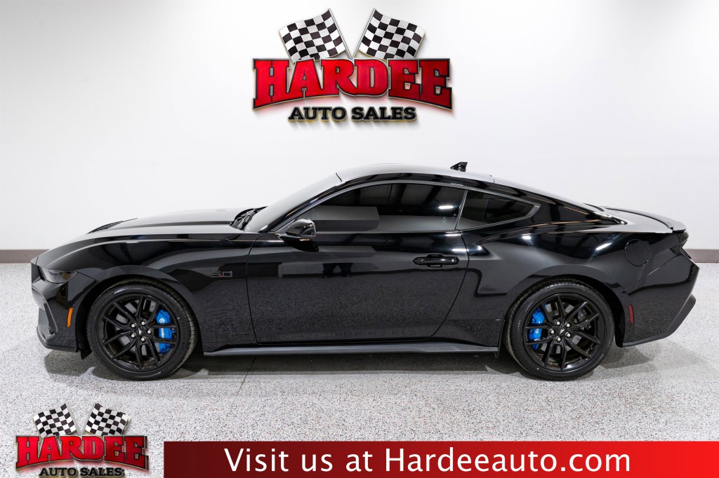 2024 Ford Mustang Image 1