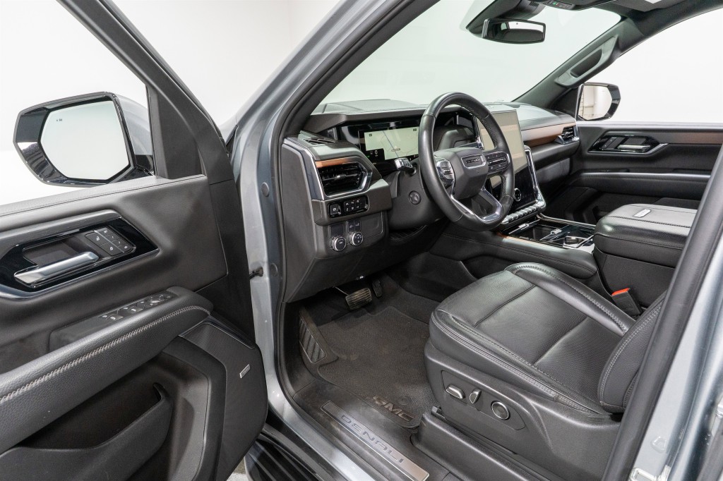 2025 GMC Yukon Image 12