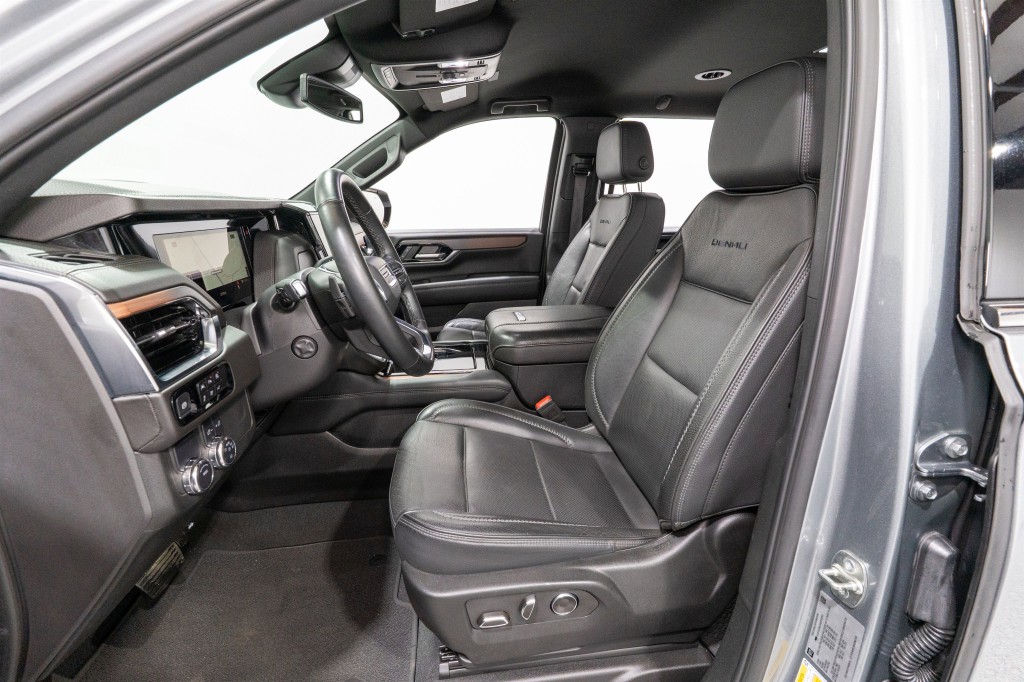 2025 GMC Yukon Image 16