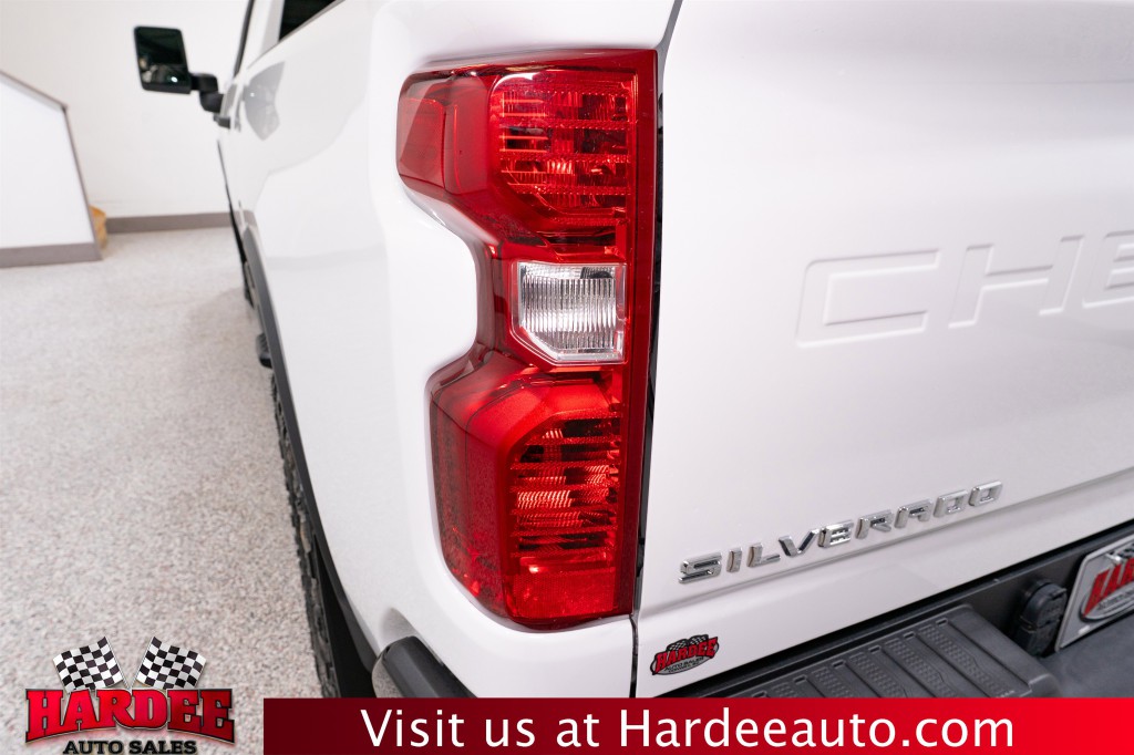 2025 Chevrolet Silverado 1500 Image 9
