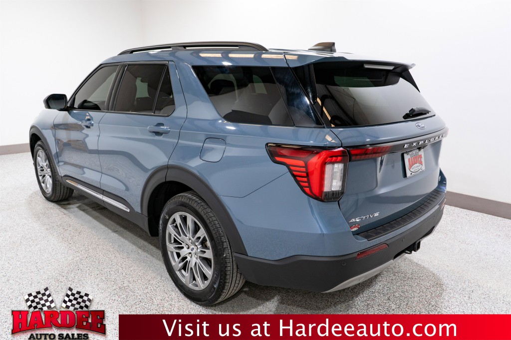 2025 Ford Explorer Image 3