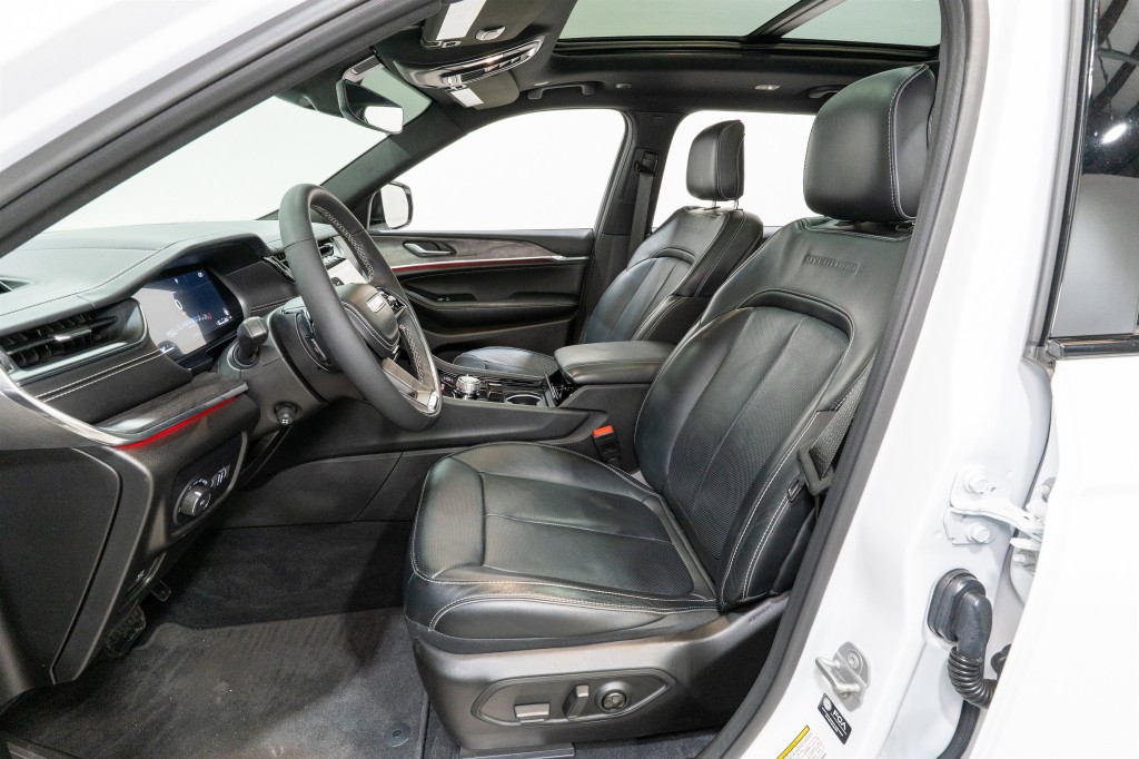 2025 Jeep Grand Cherokee Image 16