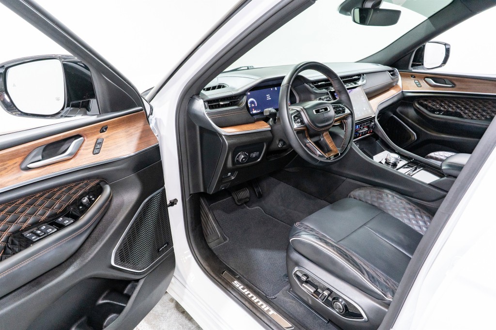 2023 Jeep Grand Cherokee Image 12