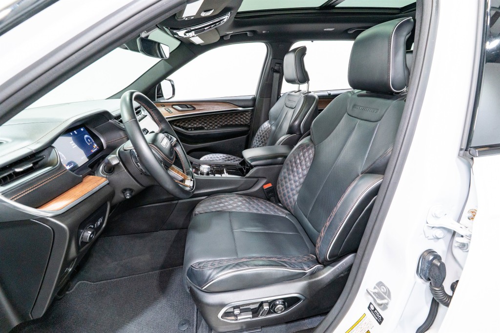 2023 Jeep Grand Cherokee Image 16