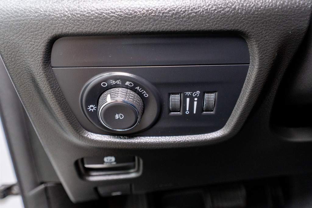 2023 Jeep Grand Cherokee Image 34
