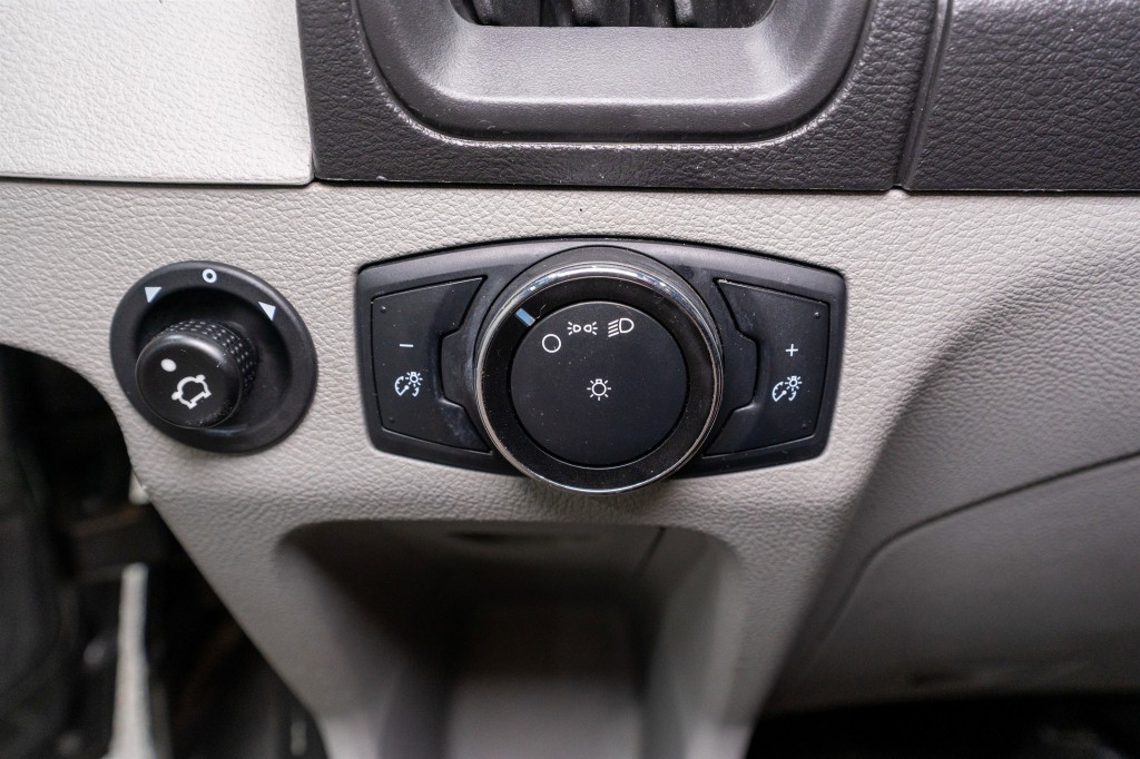 2015 Ford Explorer Image 36