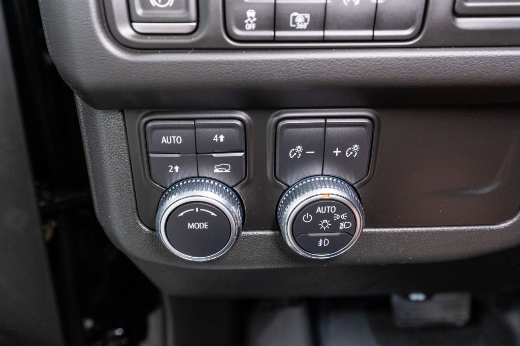2023 GMC Yukon Image 32