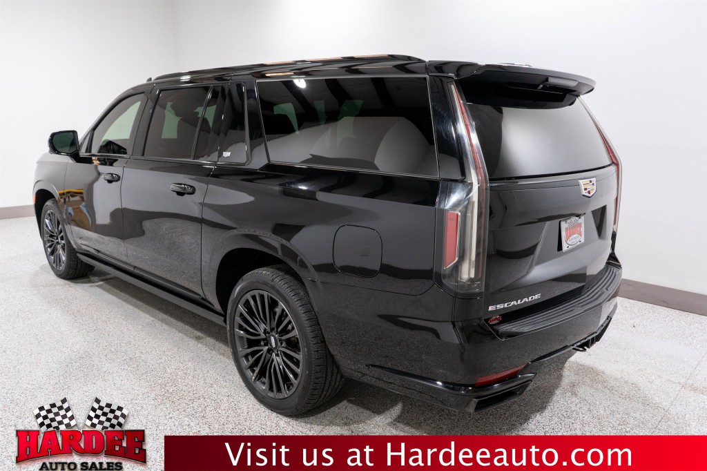 2023 Cadillac Escalade Image 3