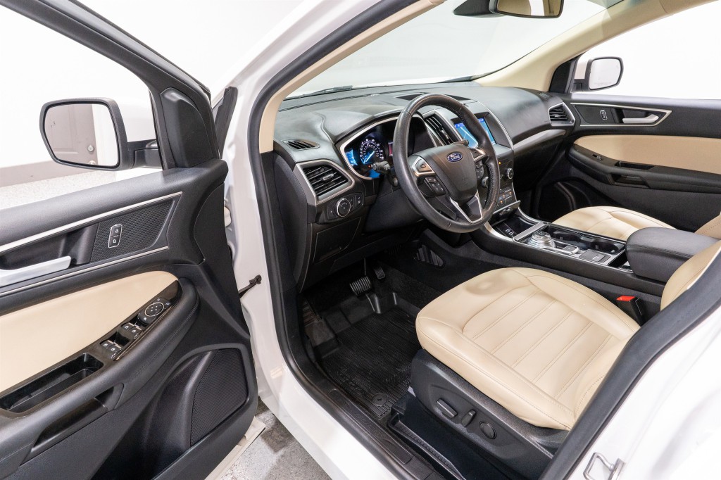 2020 Ford Edge Image 12