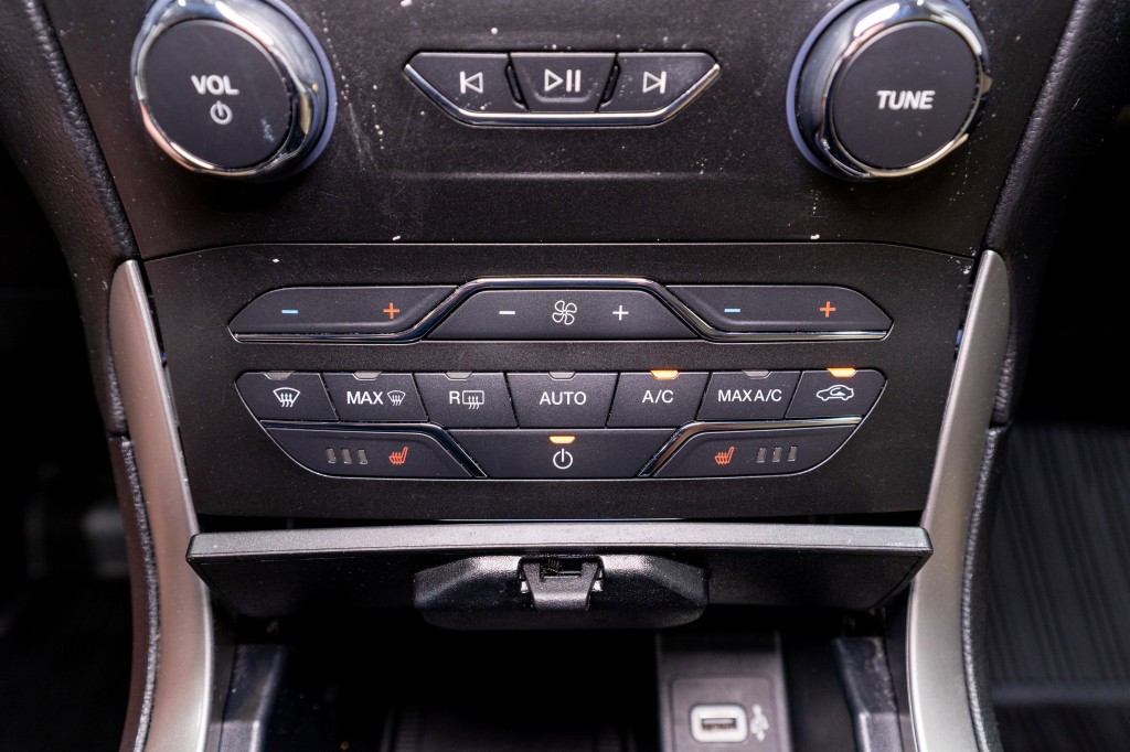 2020 Ford Edge Image 23