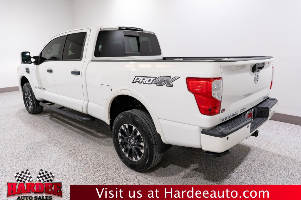 2019 Nissan Titan Image 3