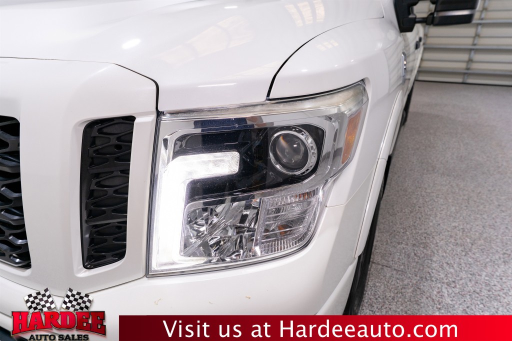 2019 Nissan Titan Image 8