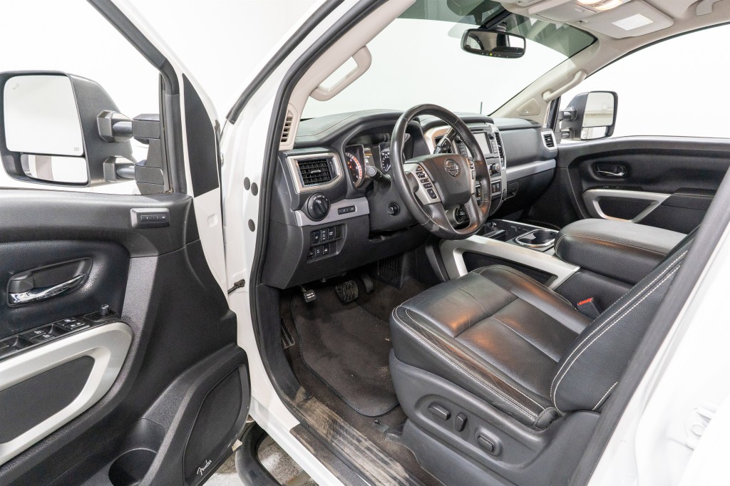 2019 Nissan Titan Image 14