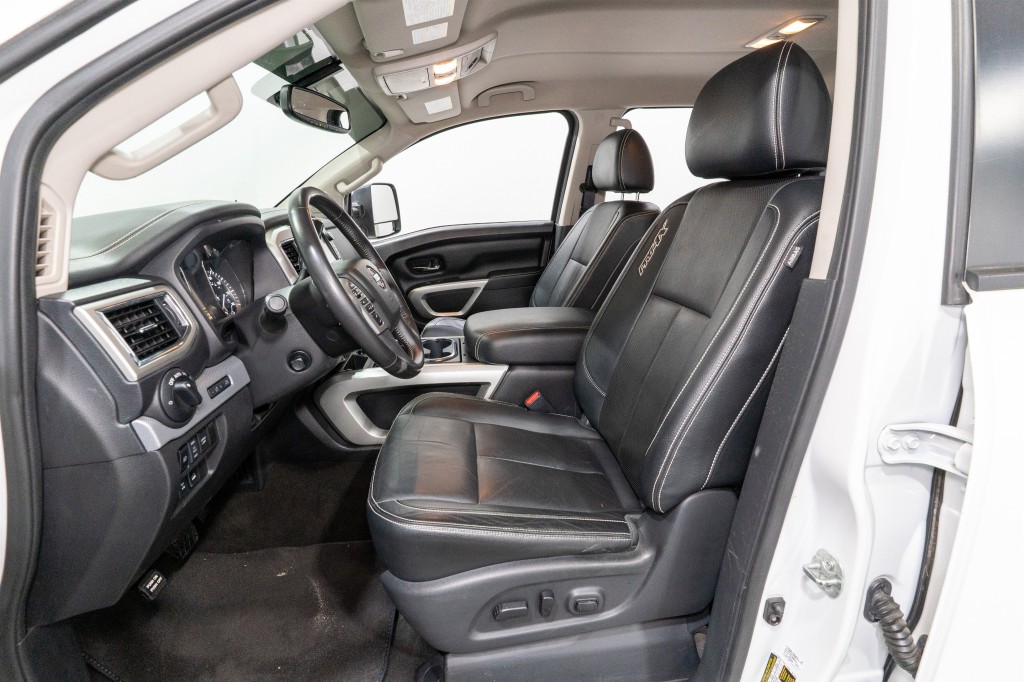 2019 Nissan Titan Image 18