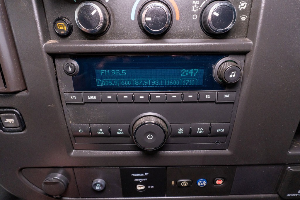 2021 Chevrolet Express Image 20