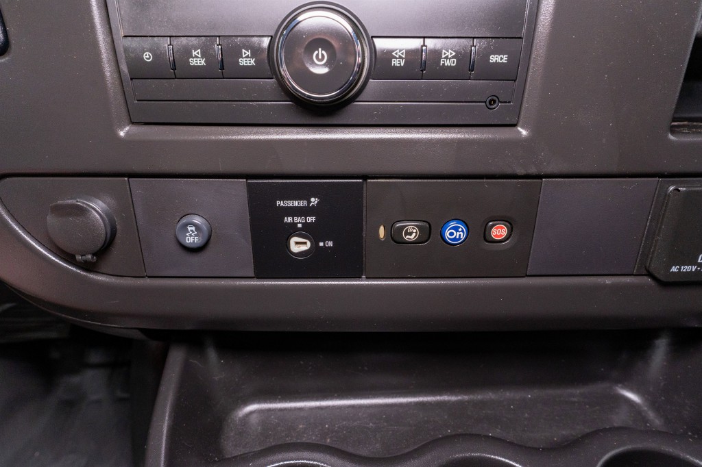 2021 Chevrolet Express Image 21