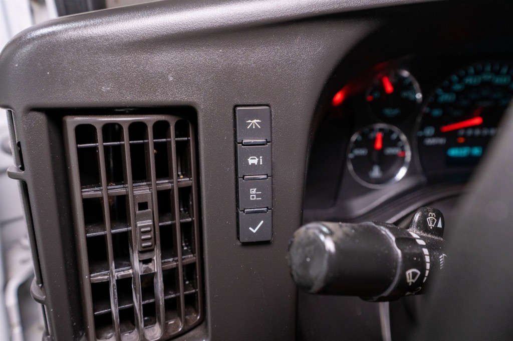 2021 Chevrolet Express Image 26
