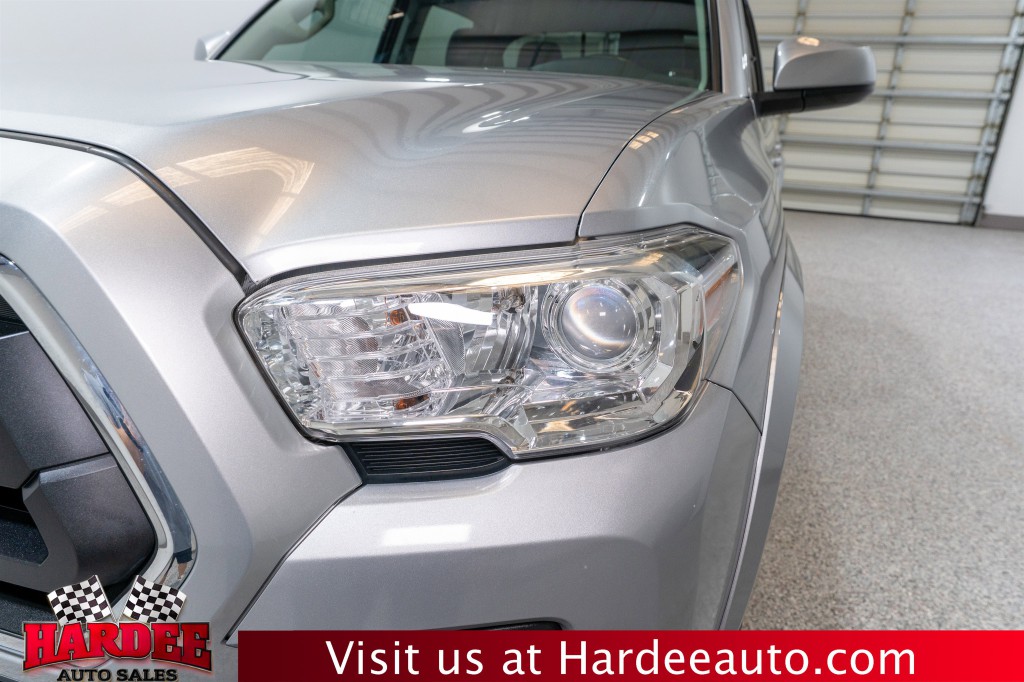 2021 Toyota Tacoma Image 8