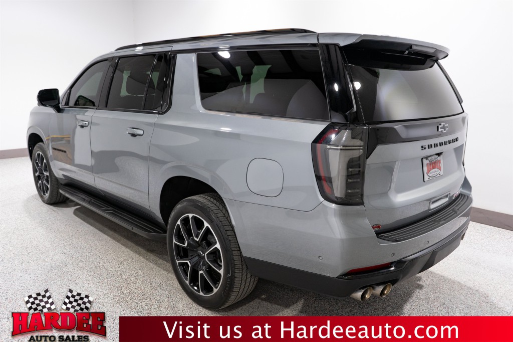 2025 Chevrolet Suburban Image 3