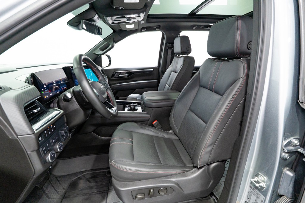 2025 Chevrolet Suburban Image 16