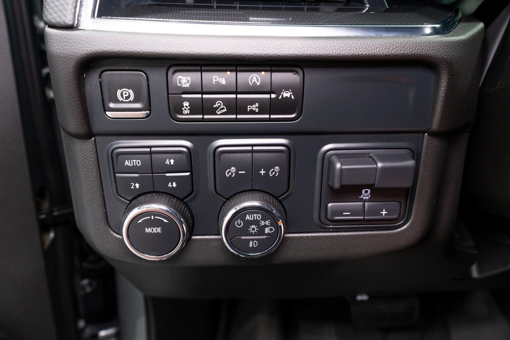 2025 Chevrolet Suburban Image 31