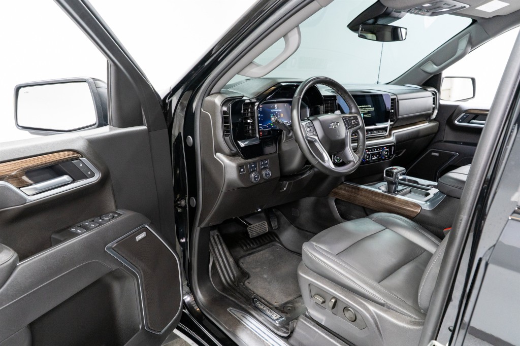 2025 Chevrolet Silverado 1500 Image 13