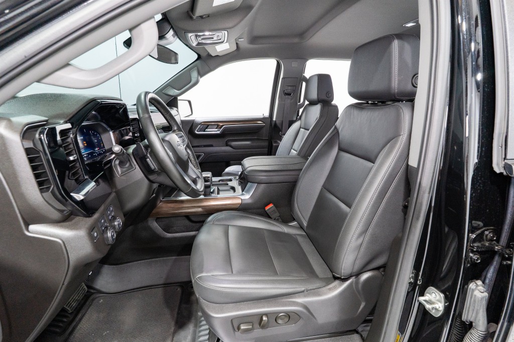 2025 Chevrolet Silverado 1500 Image 16