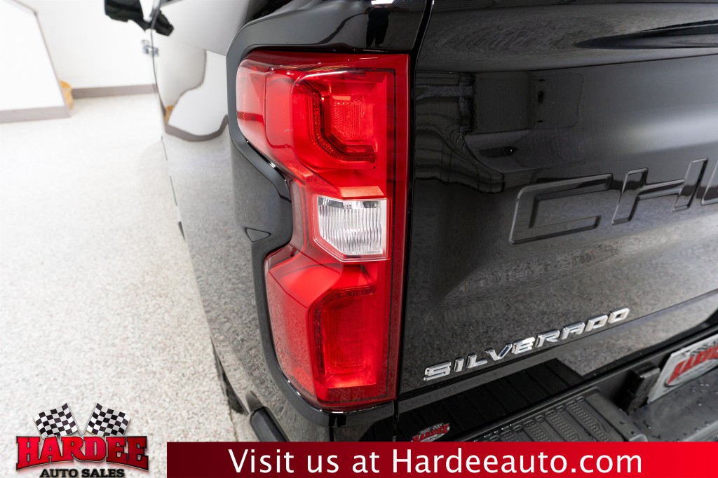 2025 Chevrolet Silverado 1500 Image 9