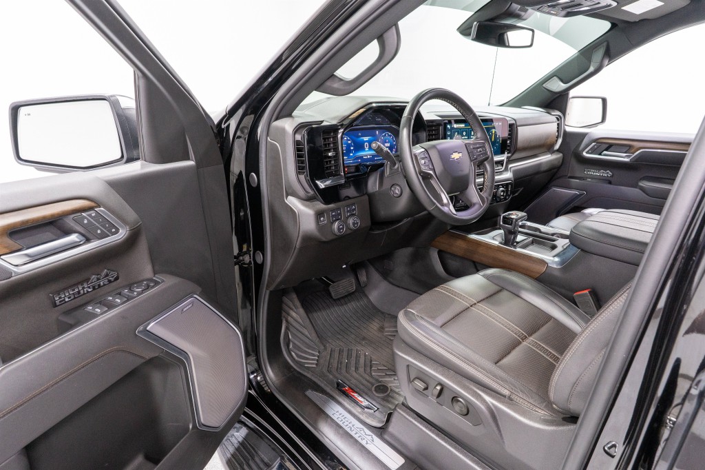 2025 Chevrolet Silverado 1500 Image 13
