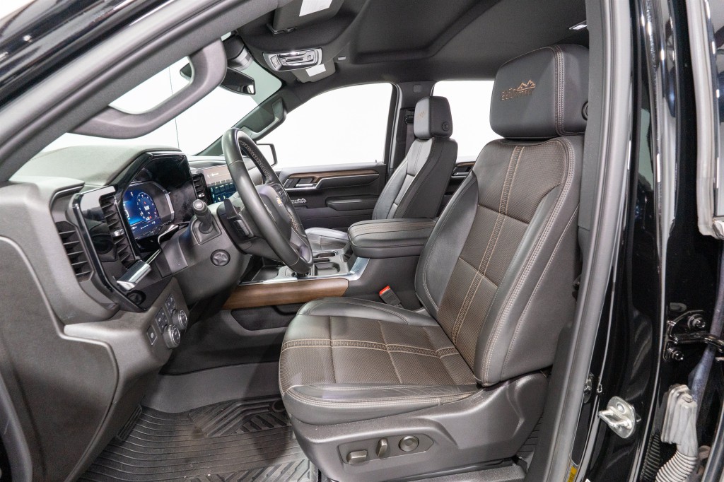 2025 Chevrolet Silverado 1500 Image 17