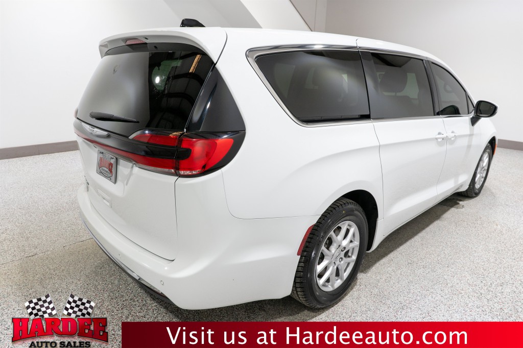 2023 Chrysler Pacifica Image 5