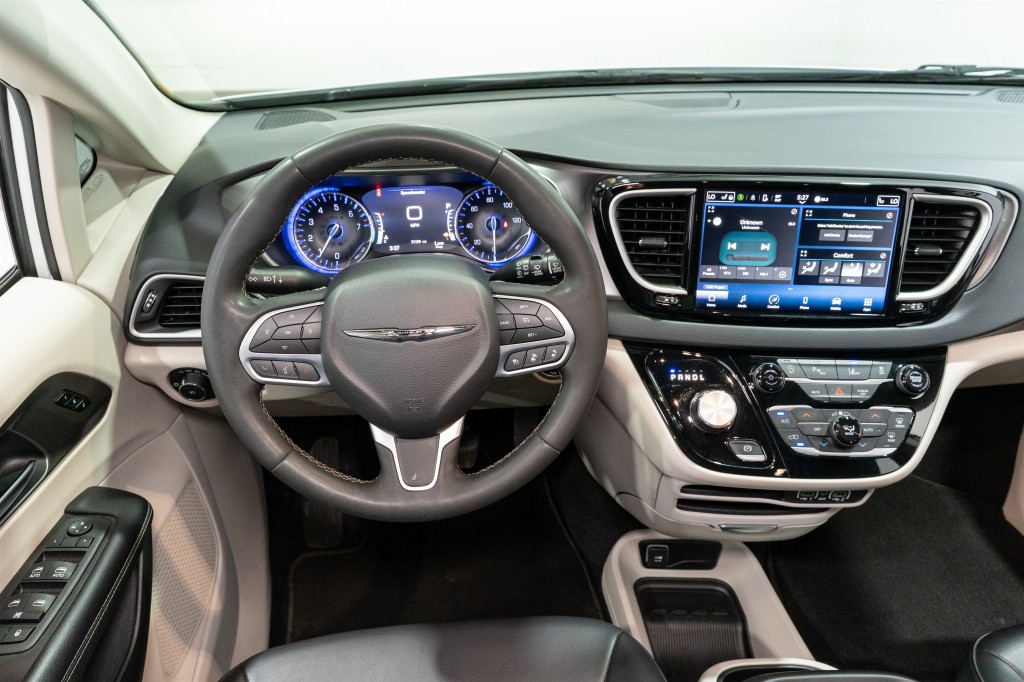 2023 Chrysler Pacifica Image 11